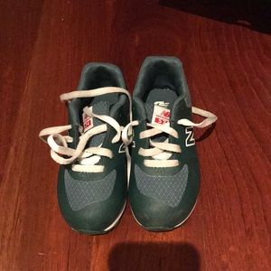 Green New Balance Sneakers. Extra wide.